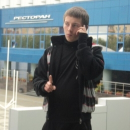Молодой парень ищет готичную барышню в Екатеринбурге, желающую подчиняться